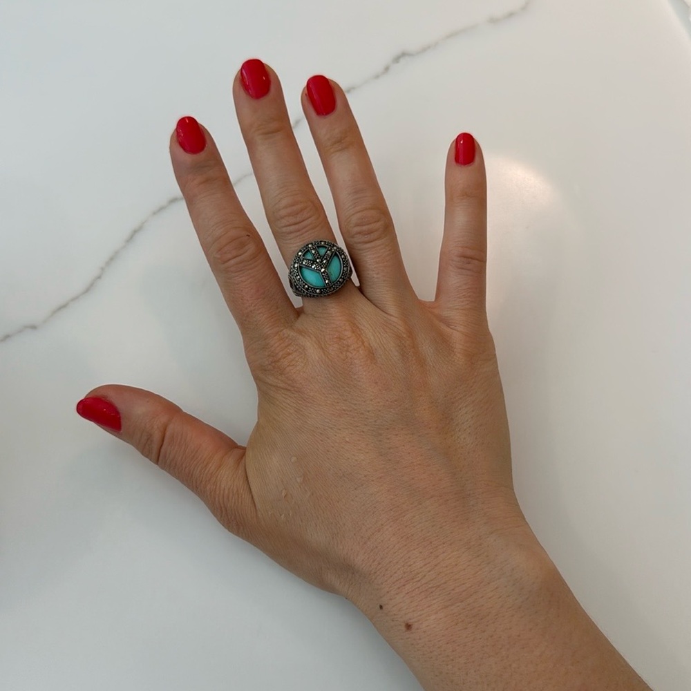 Elegant Turquoise and Silver Ring